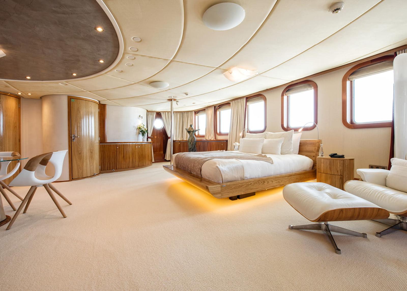 SHERAKHAN — master stateroom