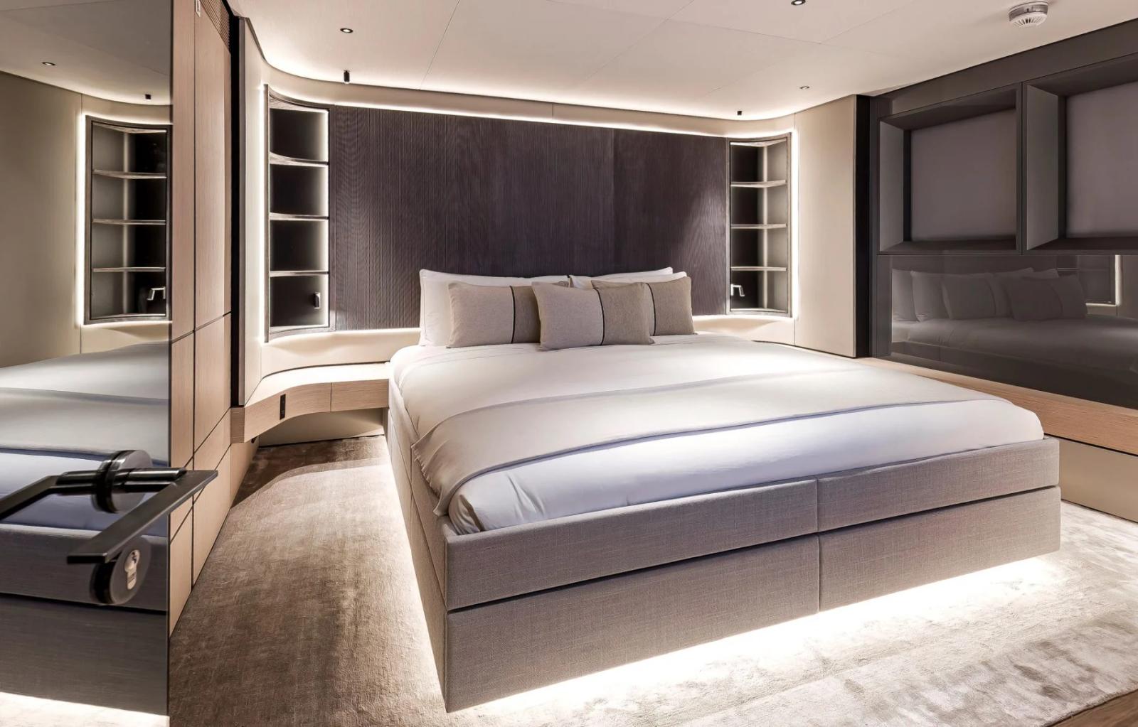 Ace — guest cabin double lit niches