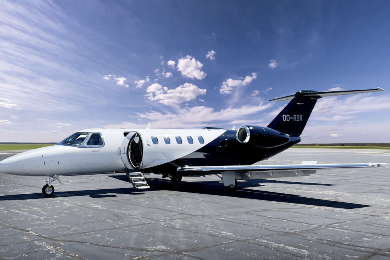 Cessna Citation CJ4, a light jet private jet available for charter with ORRAIA
