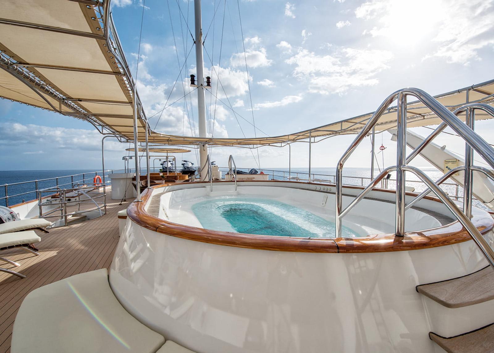 SHERAKHAN — 18-person glass-bottom Jacuzzi