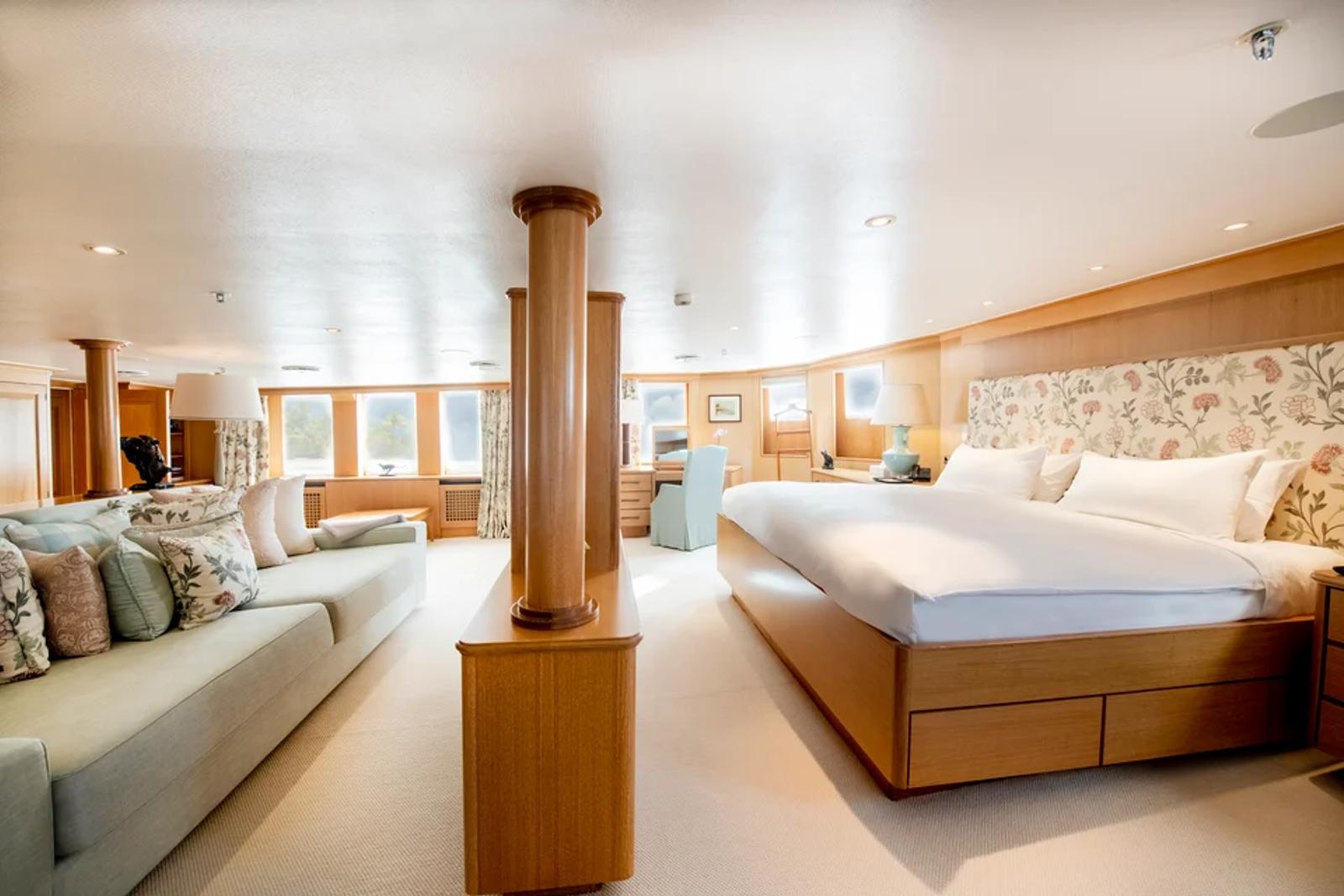 ARCTIC — master suite bed