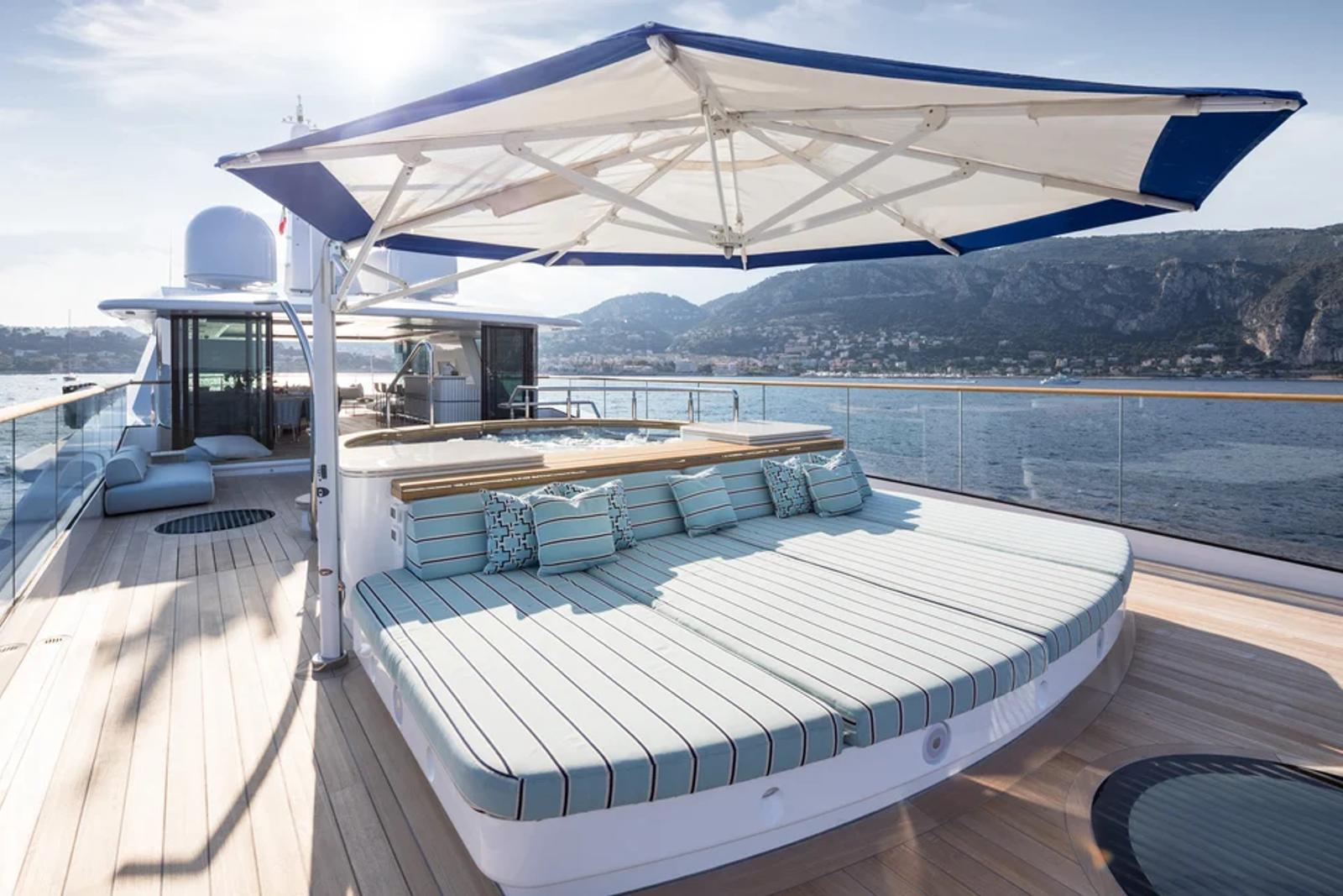 CORAL OCEAN — sundeck daybed jacuzzi