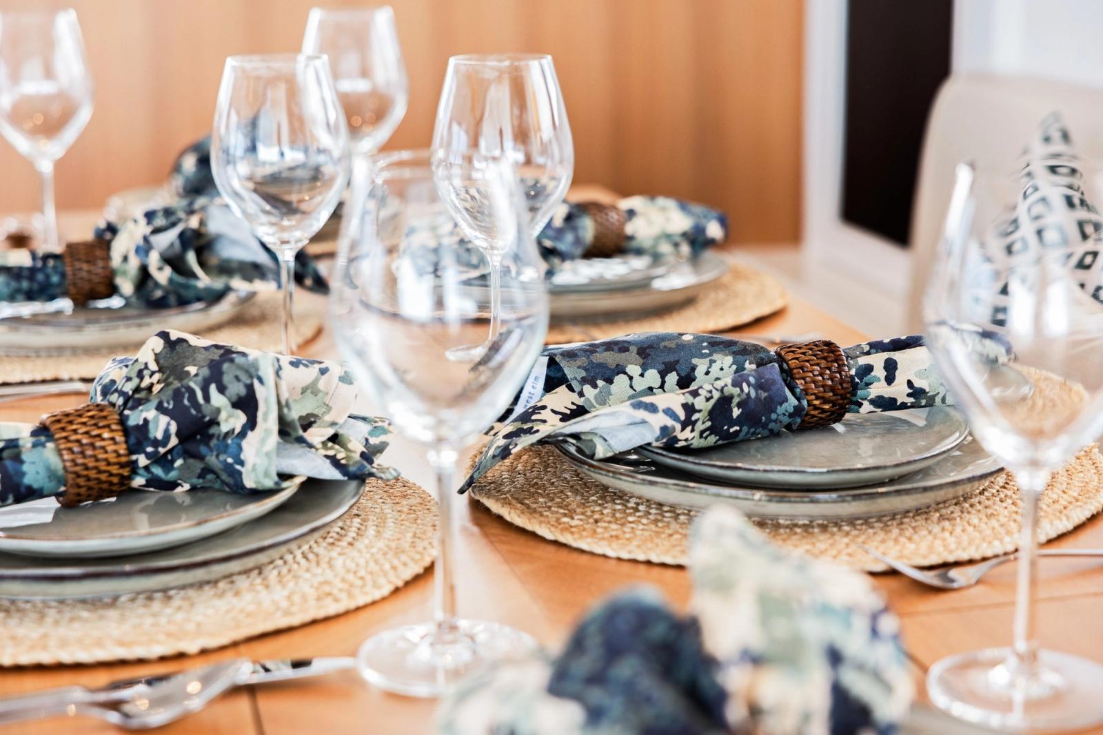 GINGER — table setting on deck