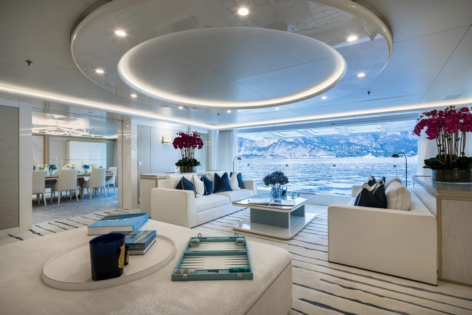 CORAL OCEAN — main salon