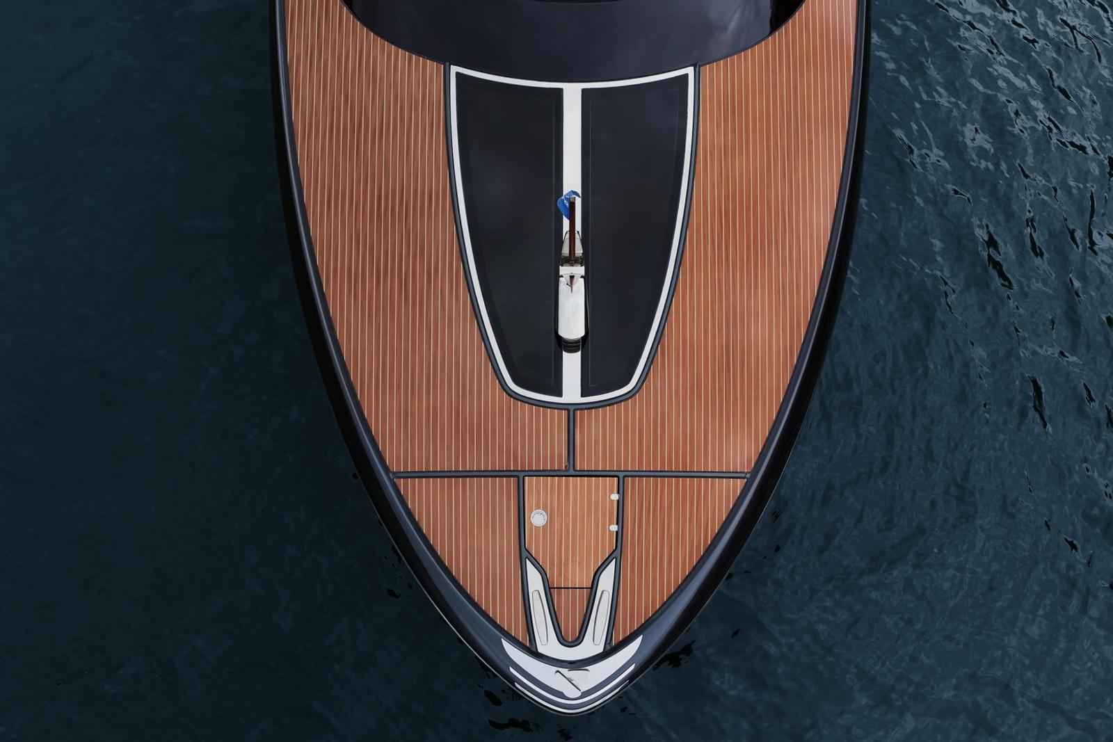 ORRAIA Riva — foredeck from above