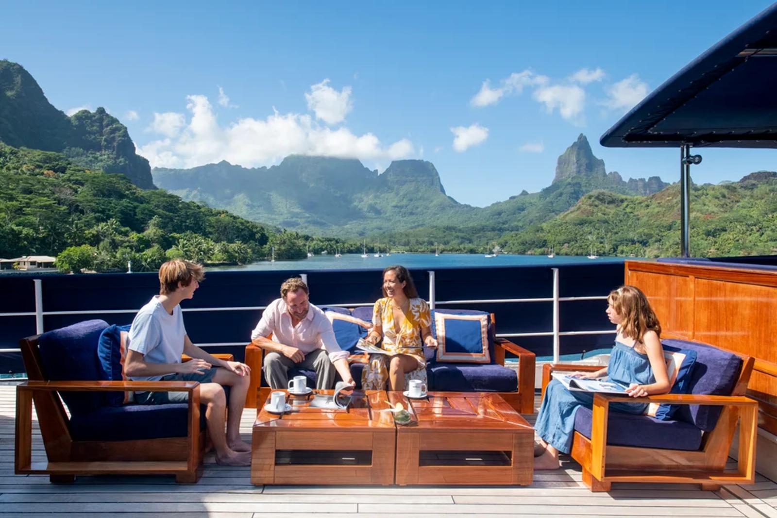 ARCTIC — deck lounge family