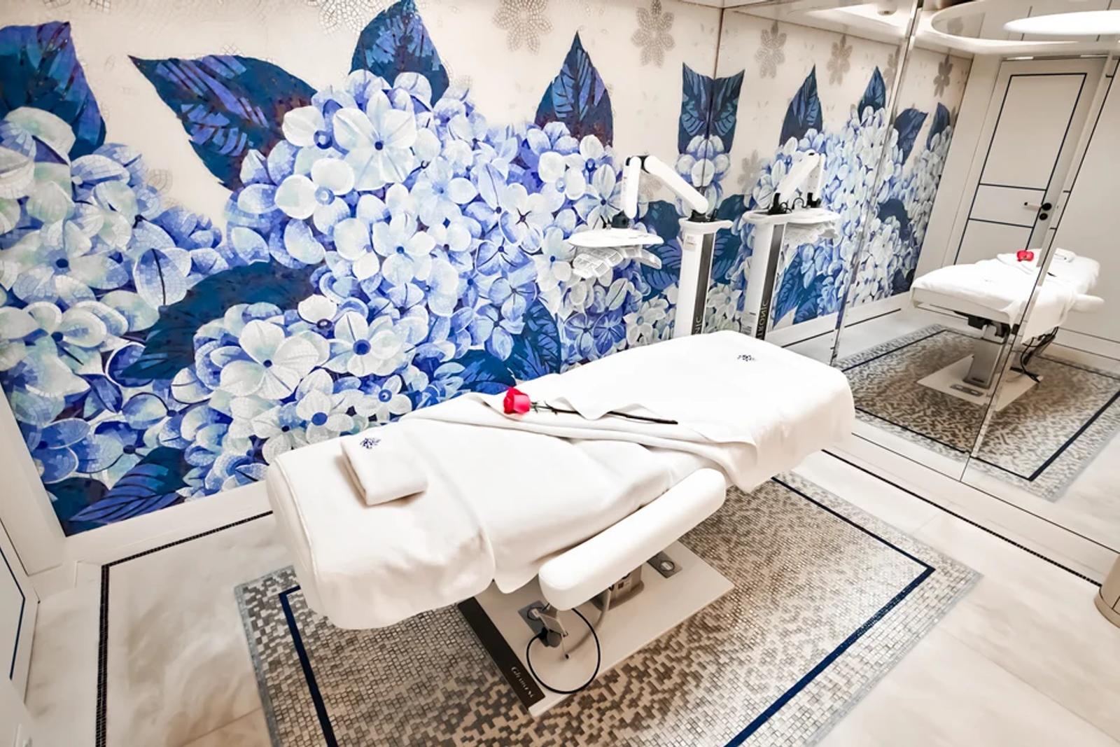 CORAL OCEAN — spa treatment room