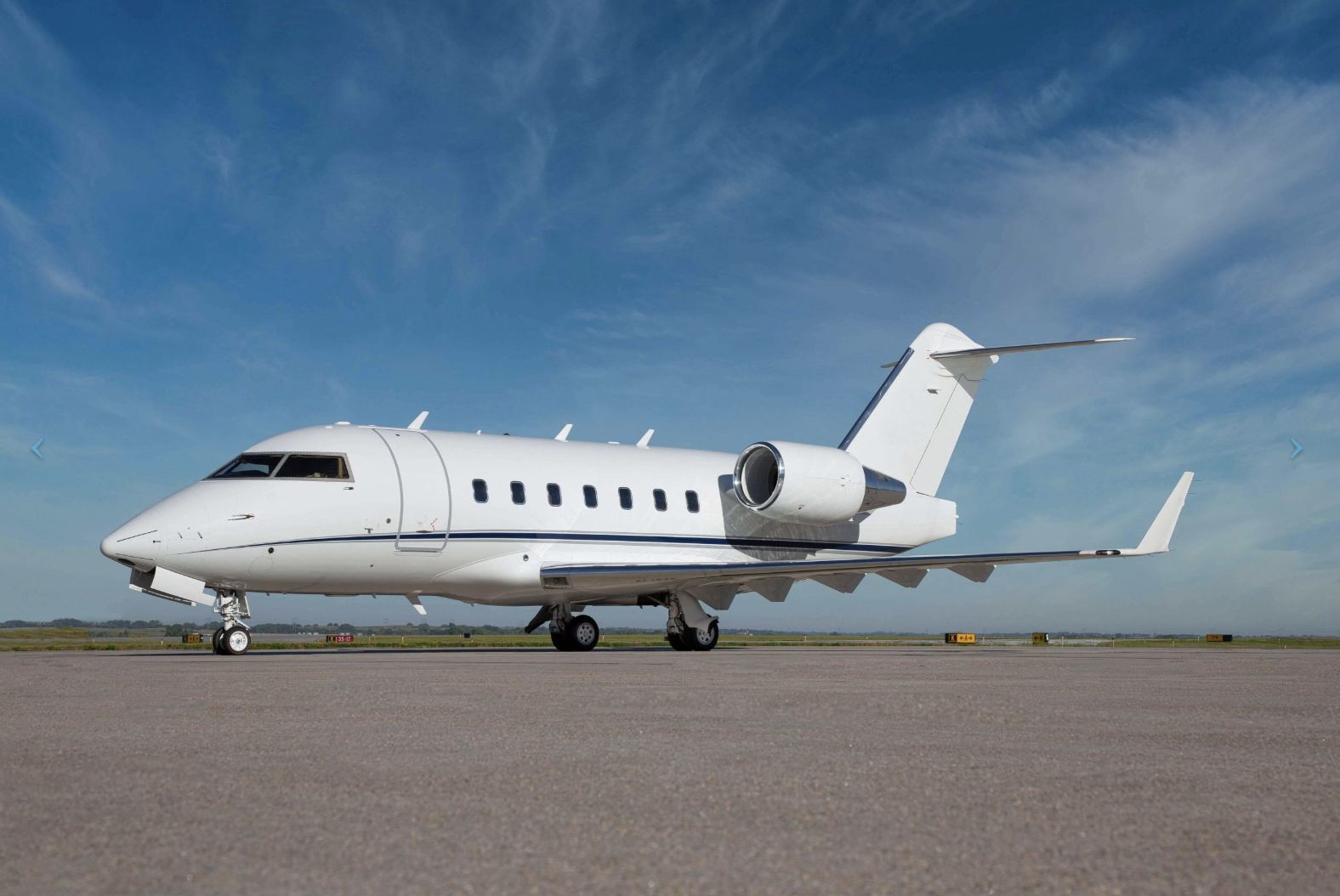 Bombardier Challenger 604, a heavy jet private jet available for charter with ORRAIA