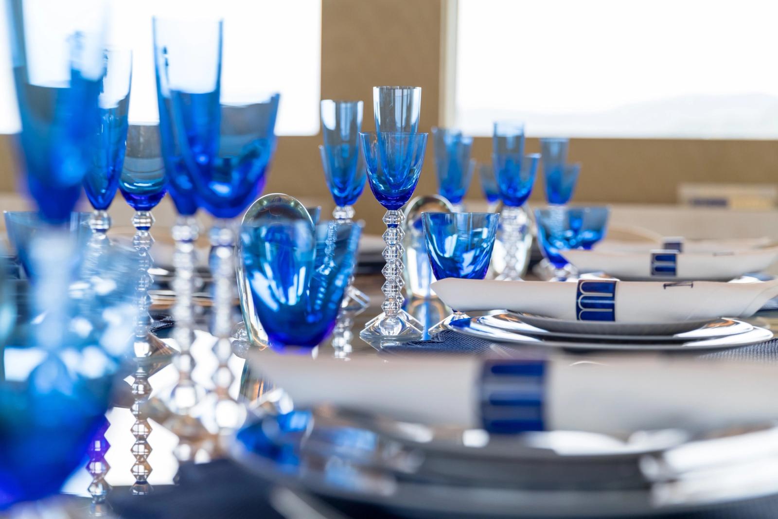 MISCHIEF — dining setup in navy and white