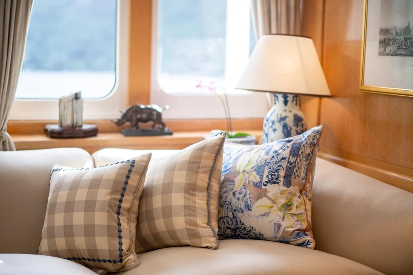 ARCTIC — saloon detail cushions