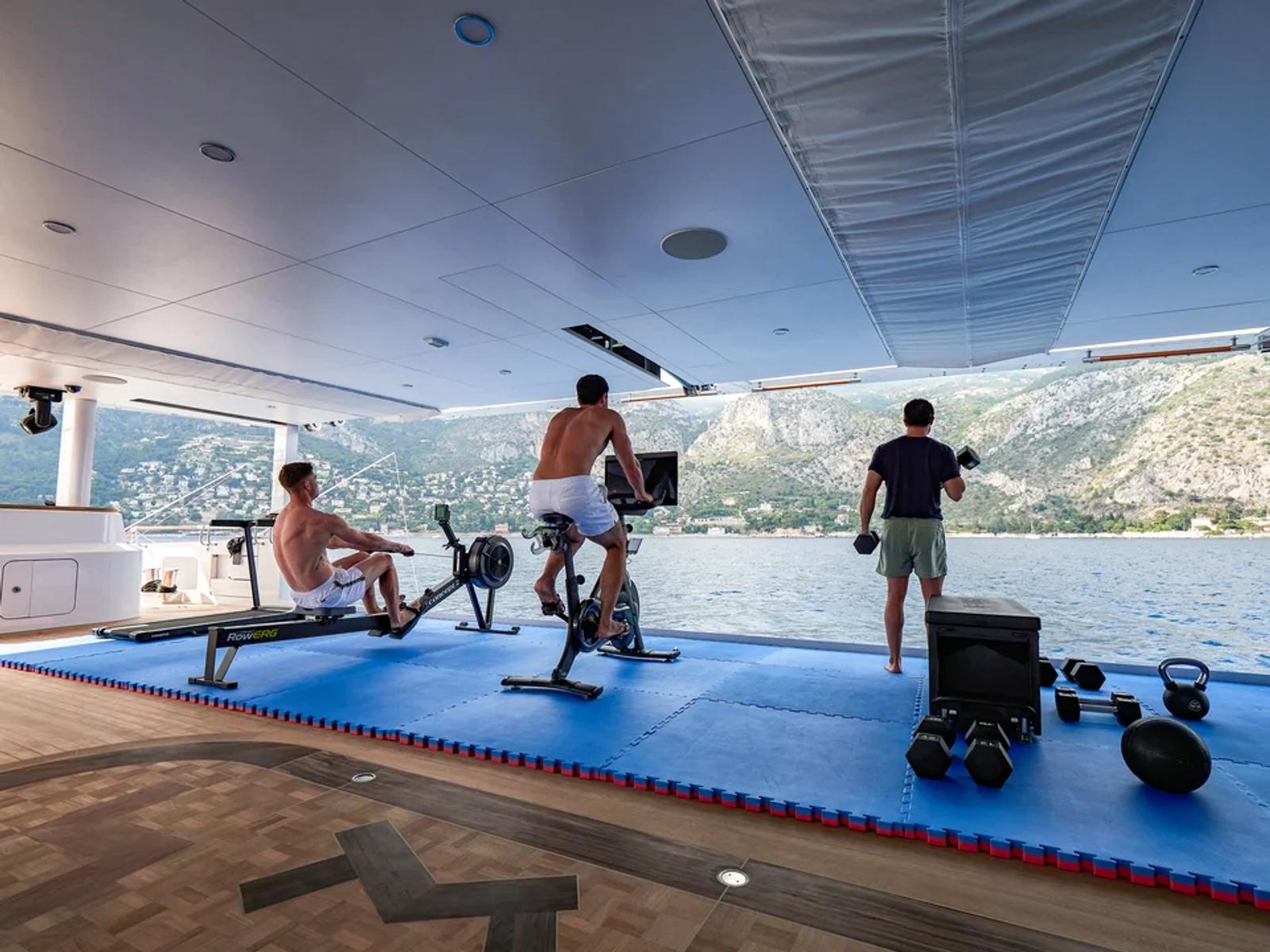 CORAL OCEAN — beach club gym