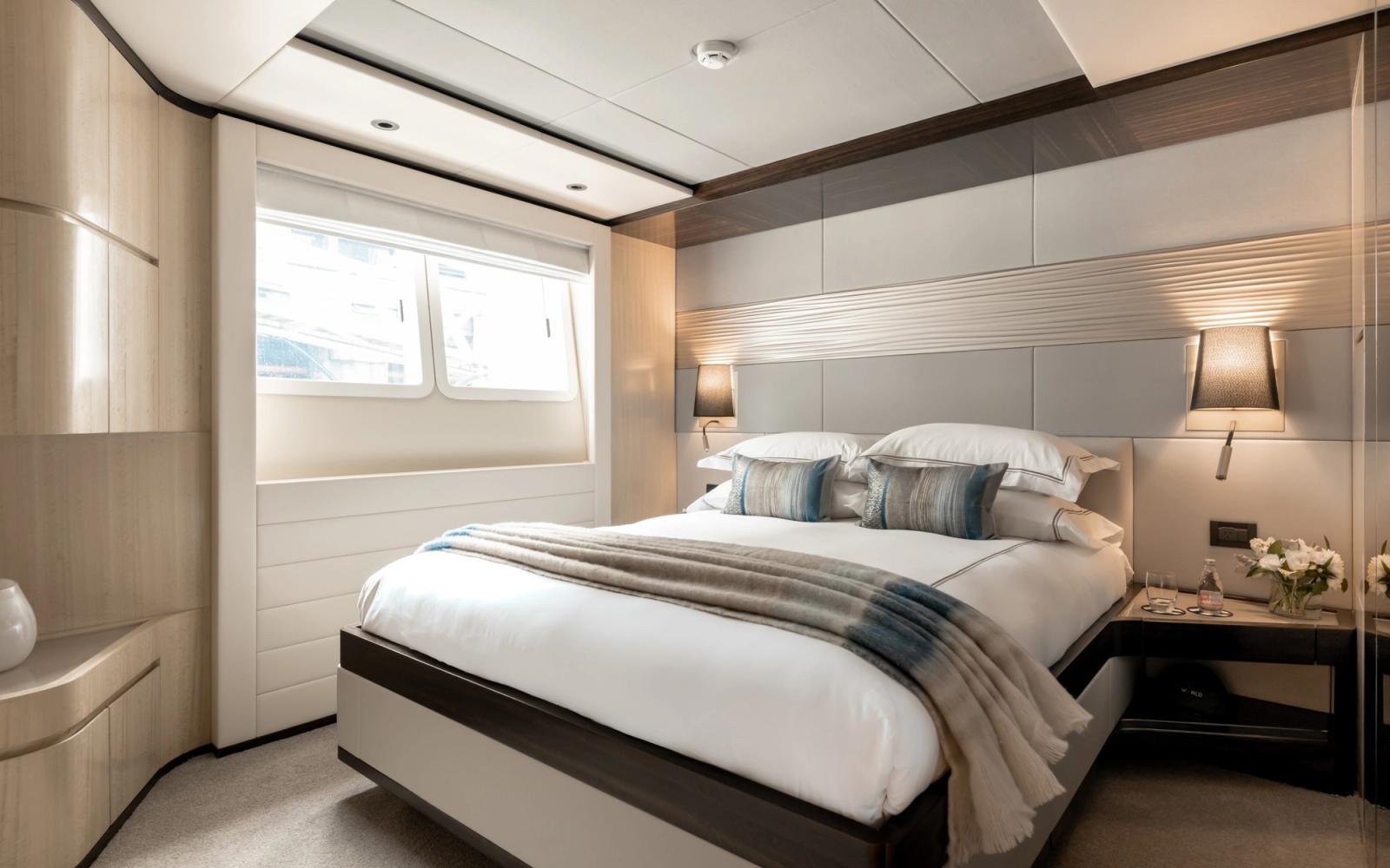 ONEWORLD — VIP cabin