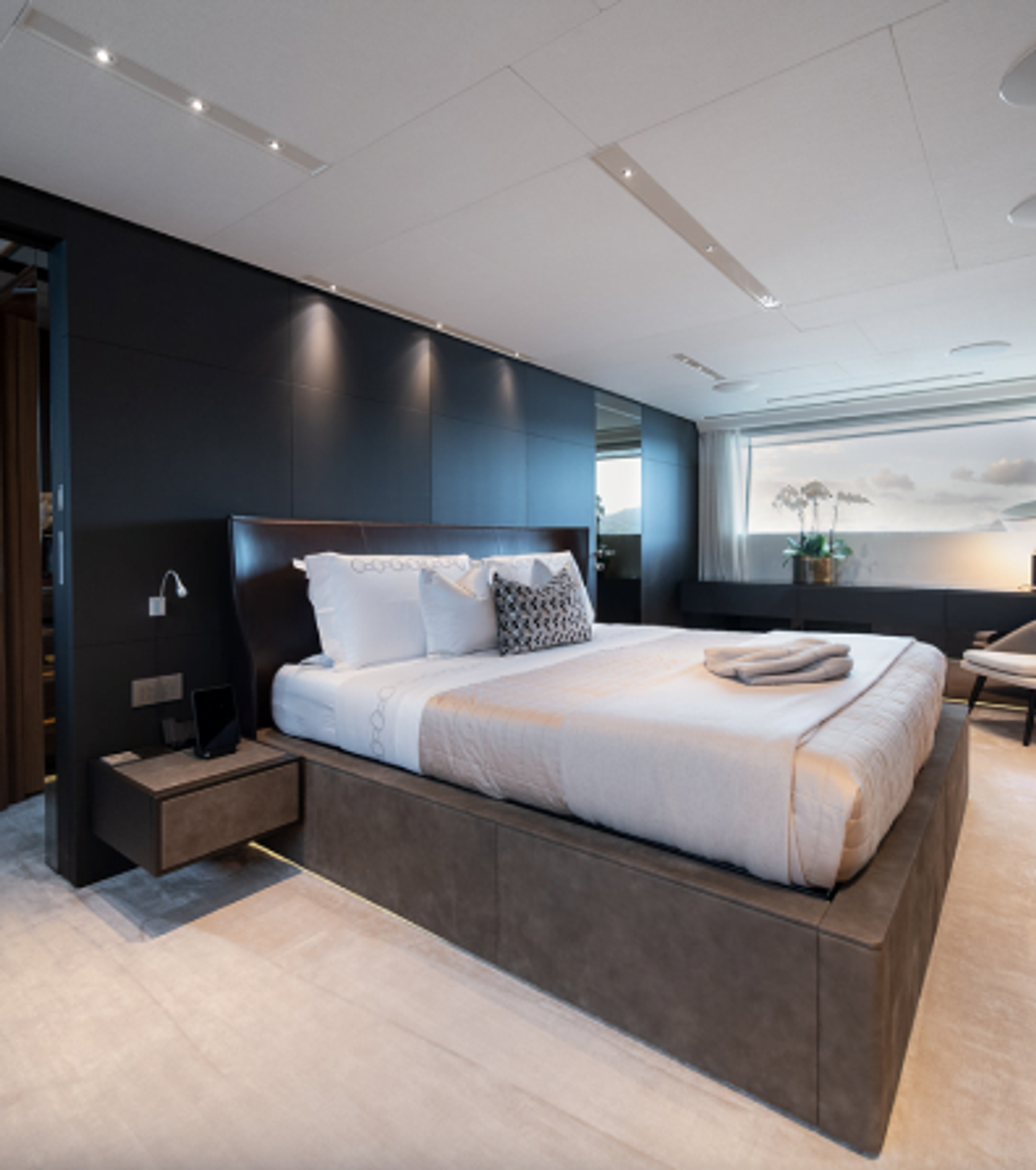 AIX motor yacht — owner’s cabin