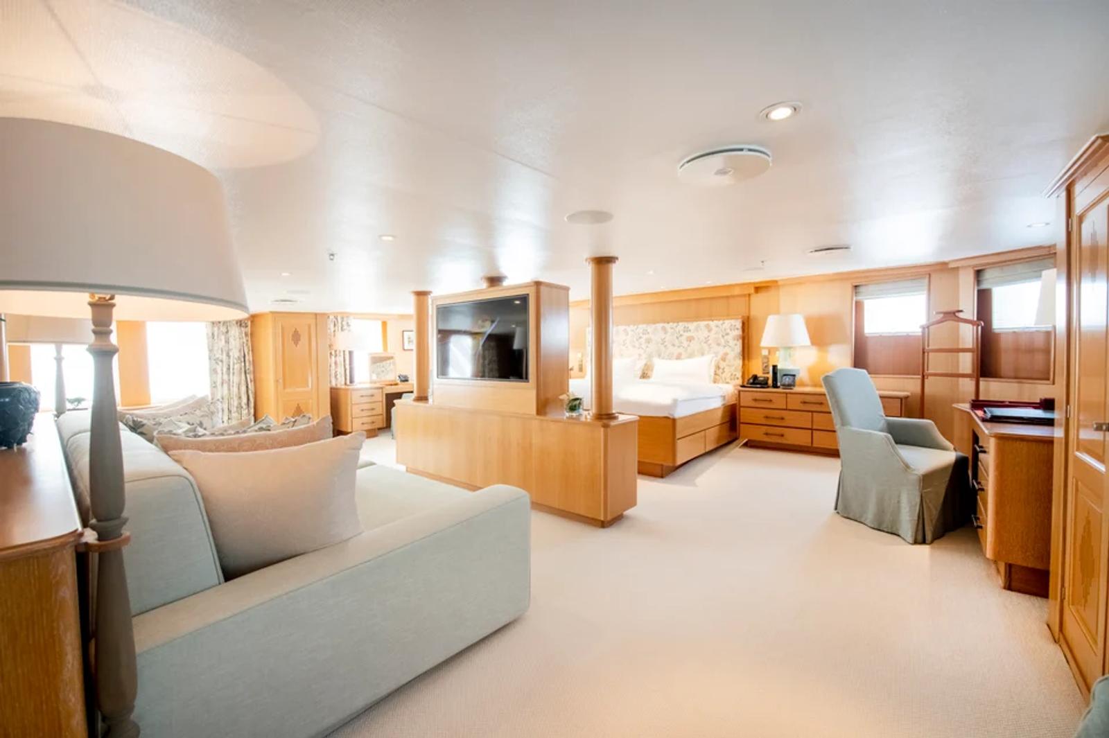 ARCTIC — master suite wide