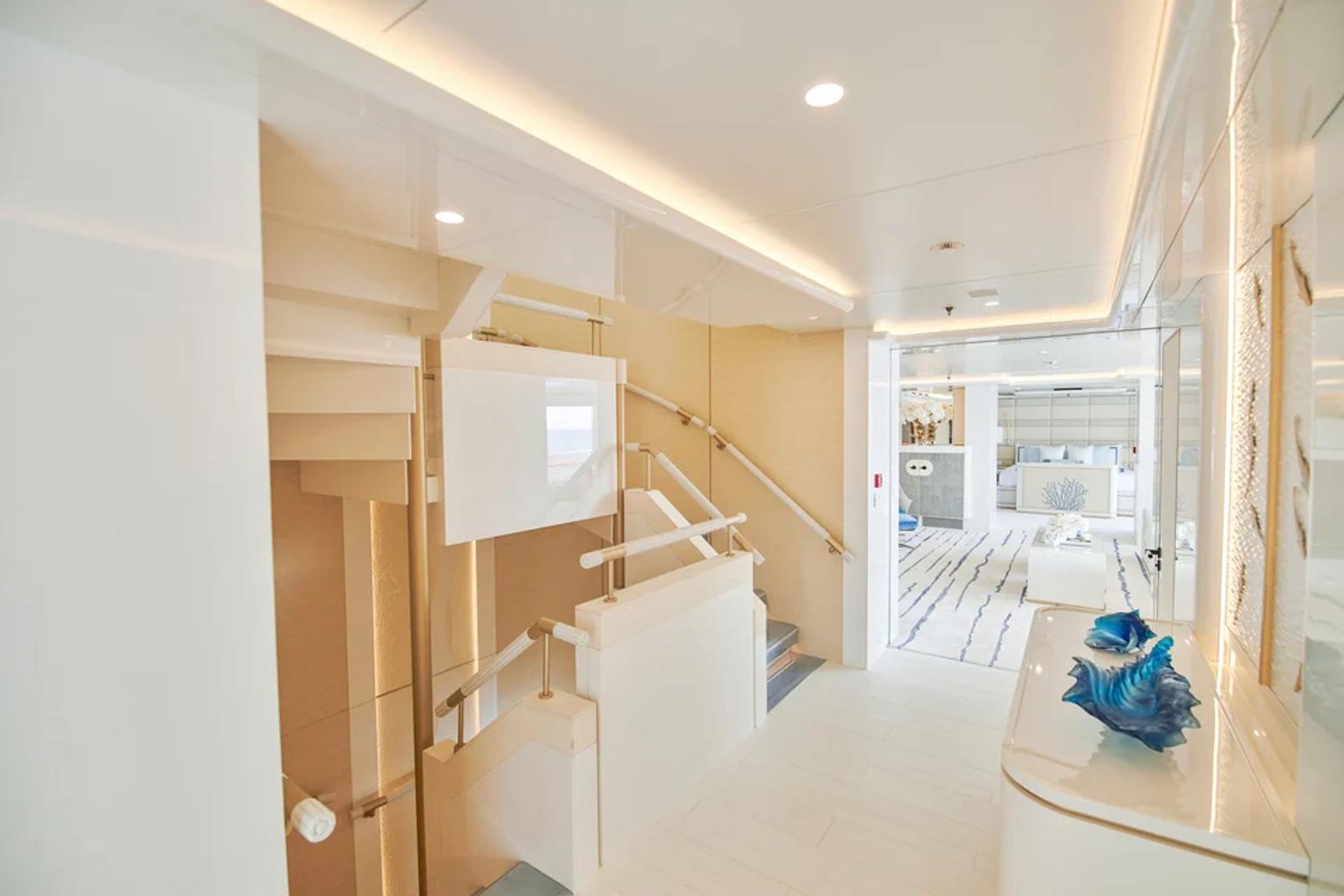 CORAL OCEAN — master suite foyer