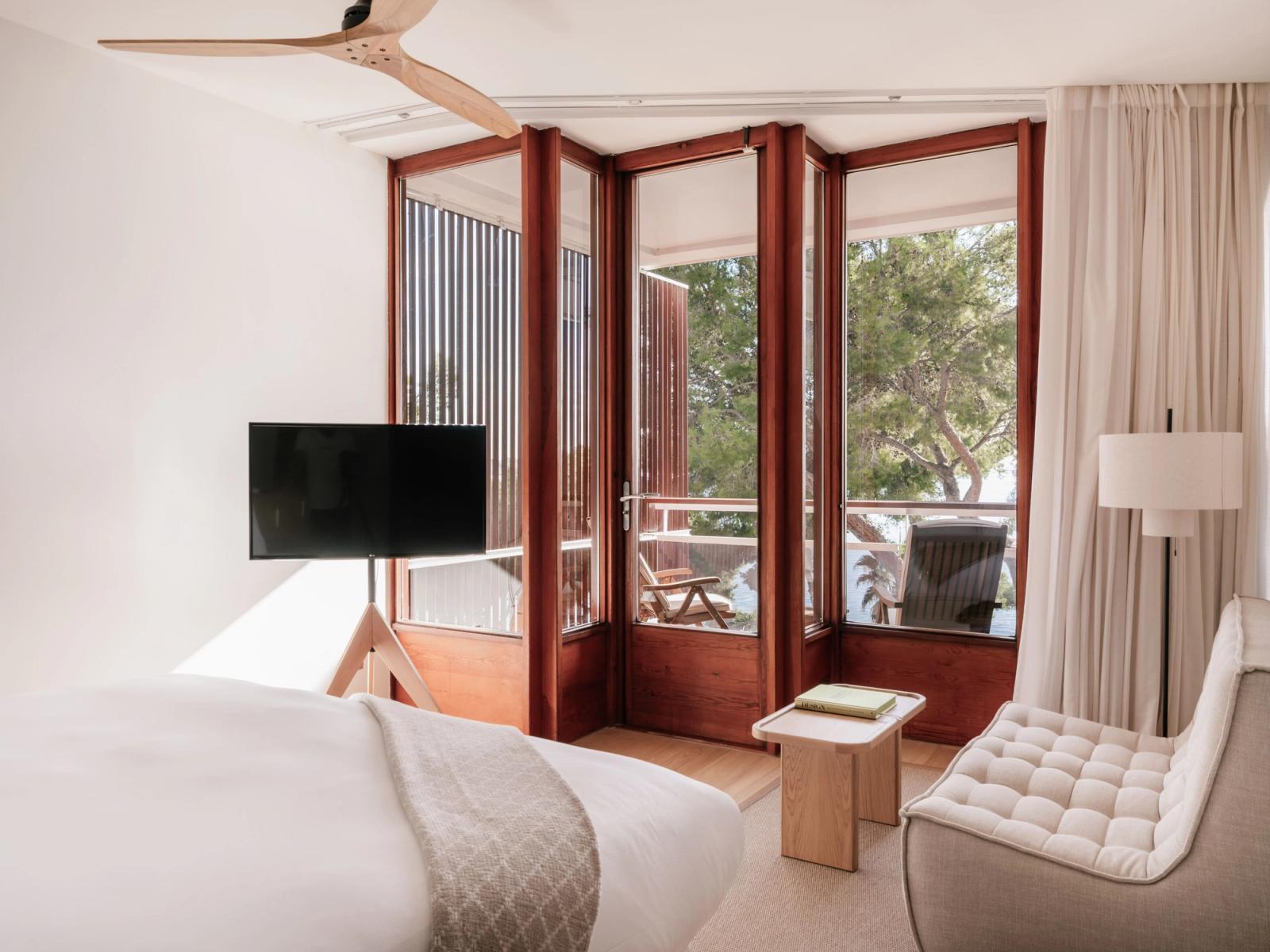 A sea-view suite