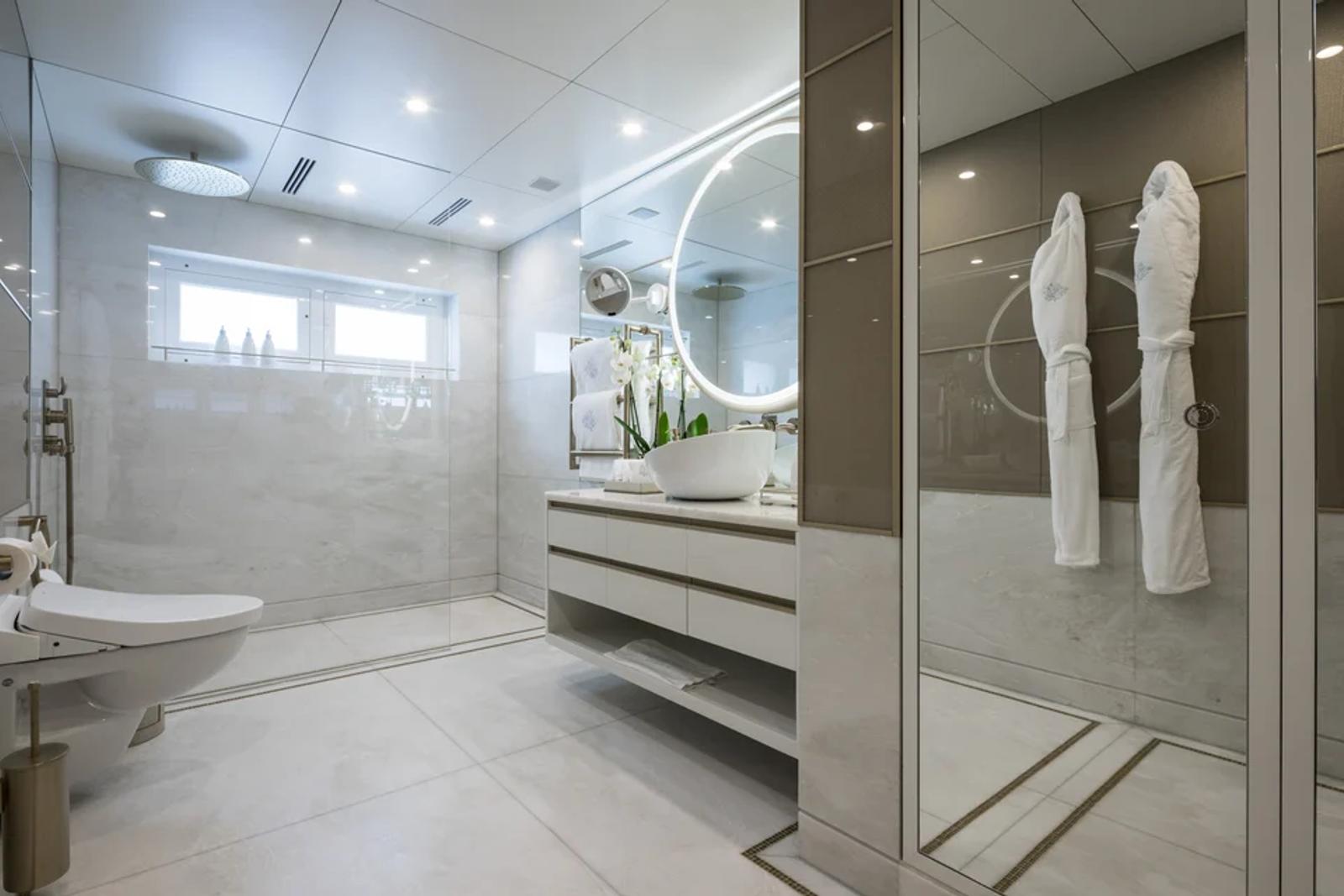 CORAL OCEAN — guest bathroom