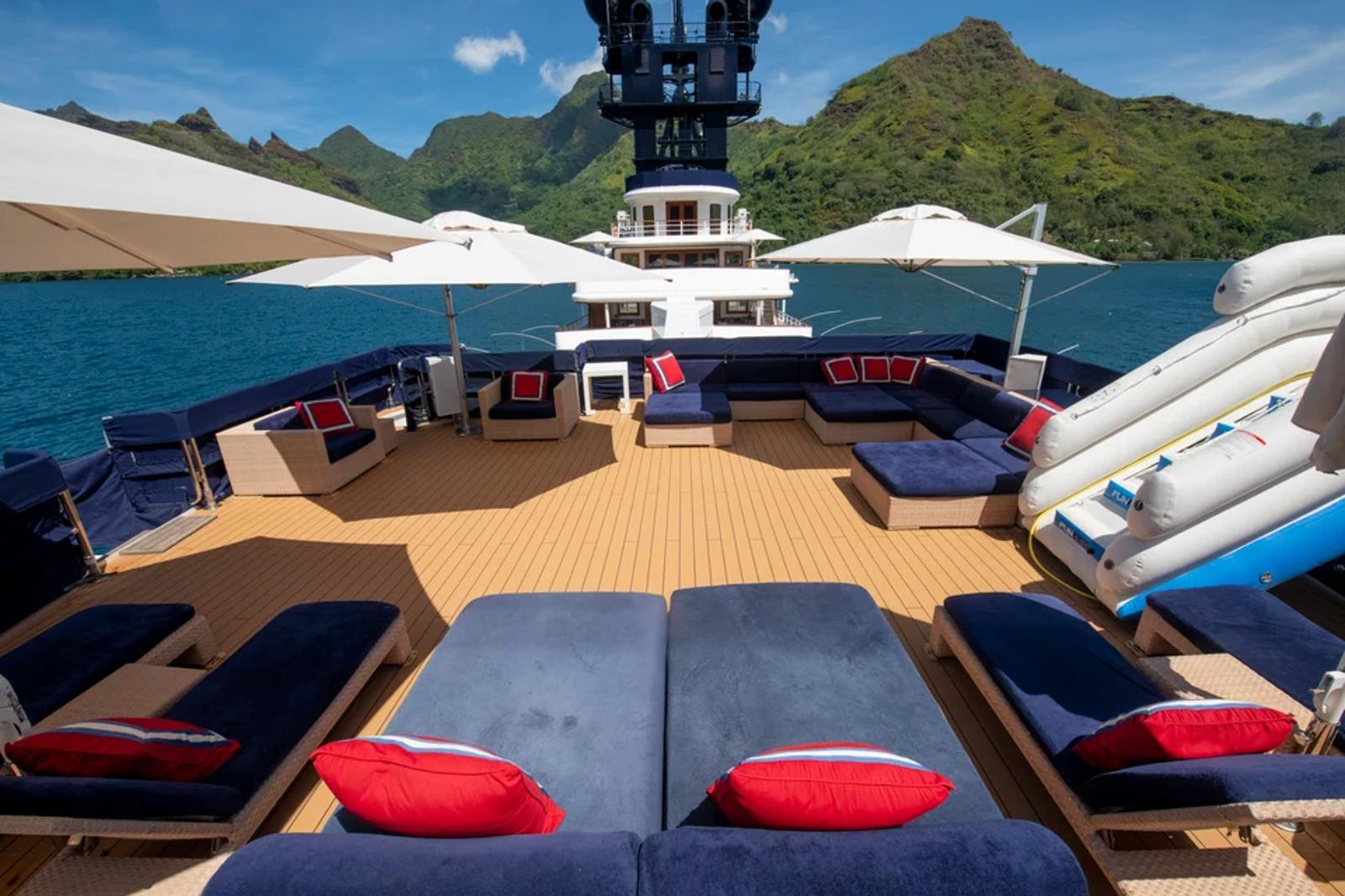 ARCTIC — sun deck lounge moorea