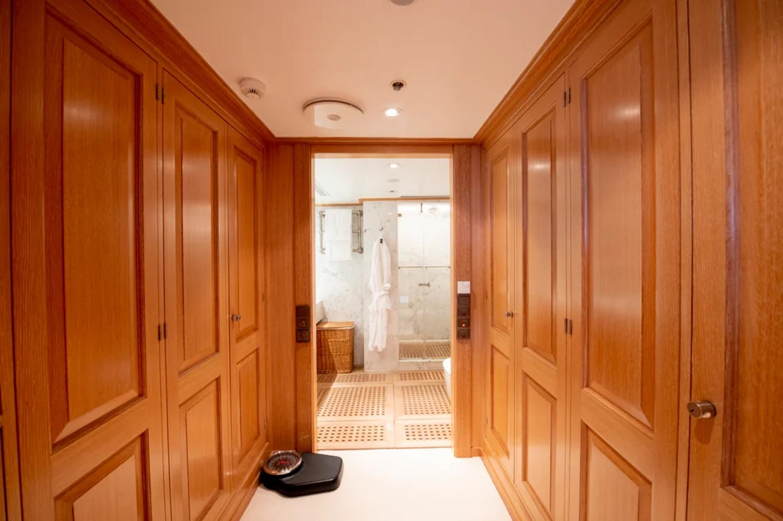ARCTIC — master dressing corridor
