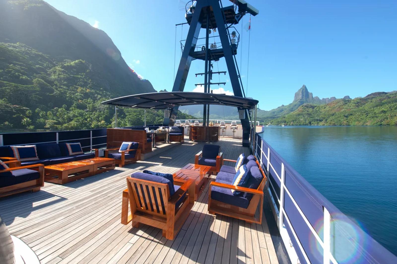 ARCTIC — sun deck seating