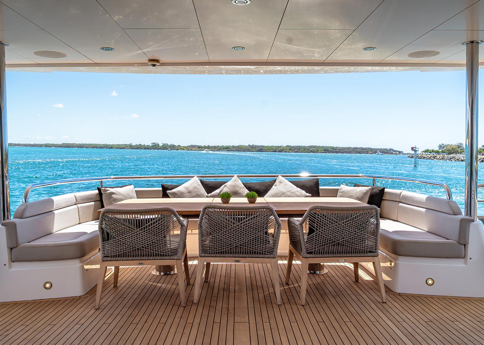 Alfresco dining on SUNSET’s aft deck