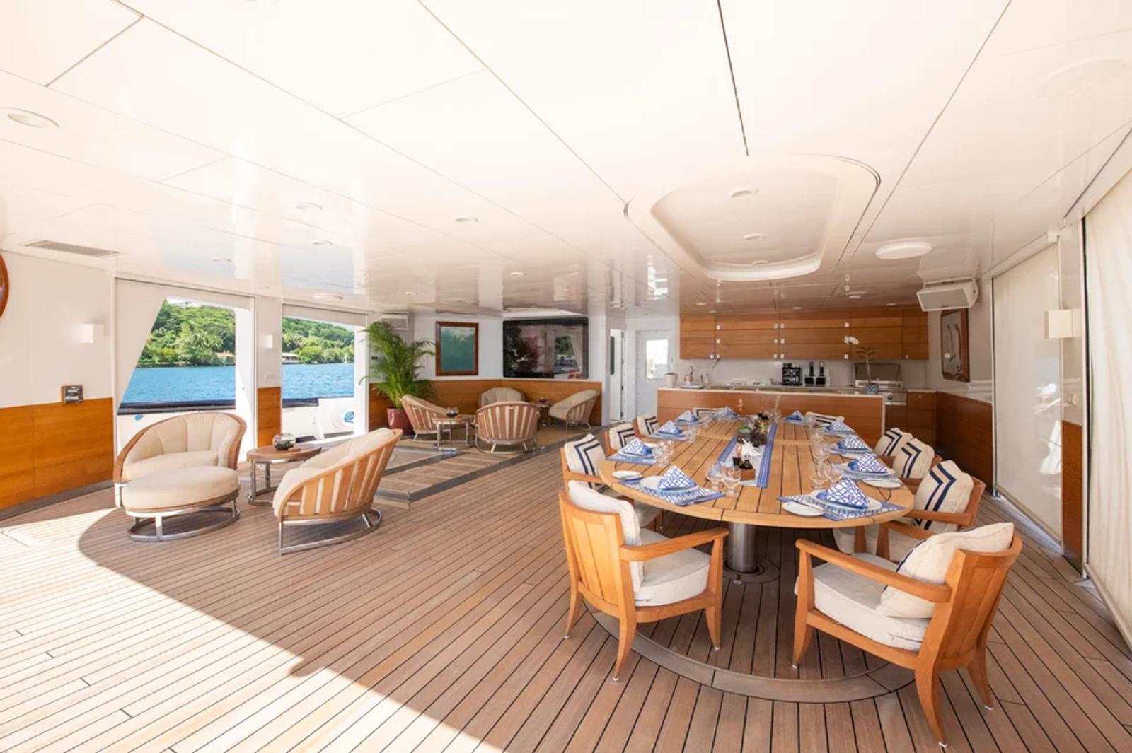 ARCTIC — beach club dining lounge