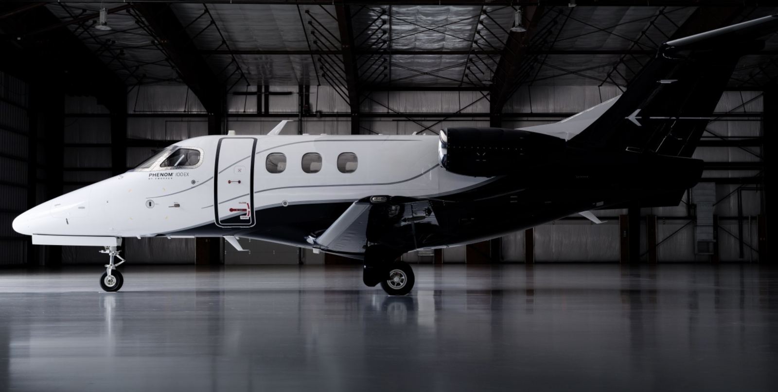 Embraer Phenom 100, a very light jet private jet available for charter with ORRAIA