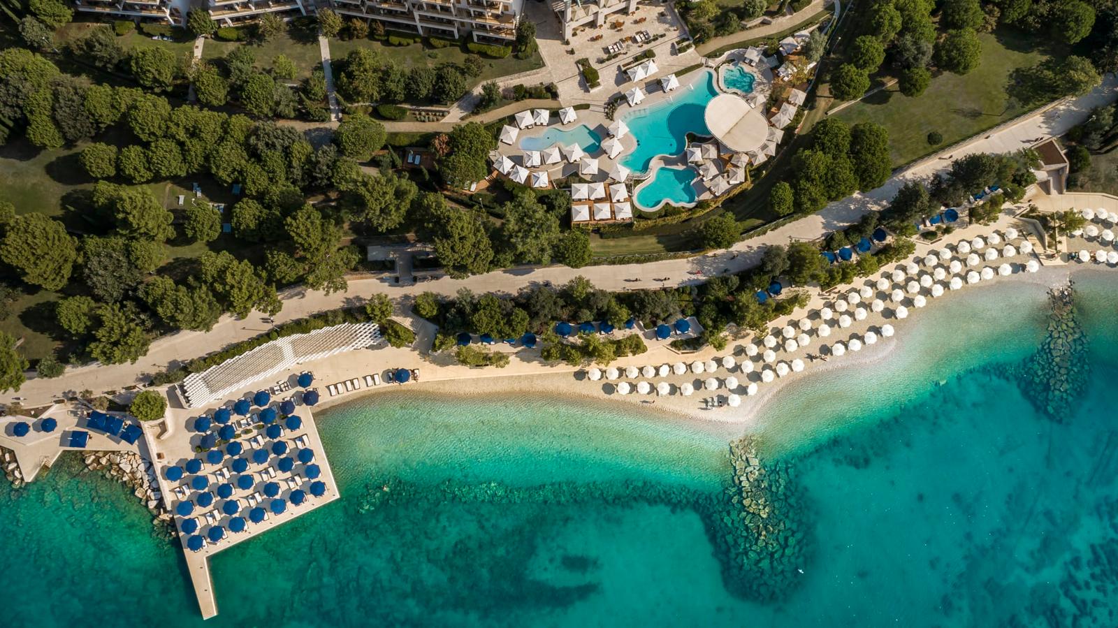 Hotel Monte Mulini on Lone Bay from the air — pools, parasols and the Adriatic