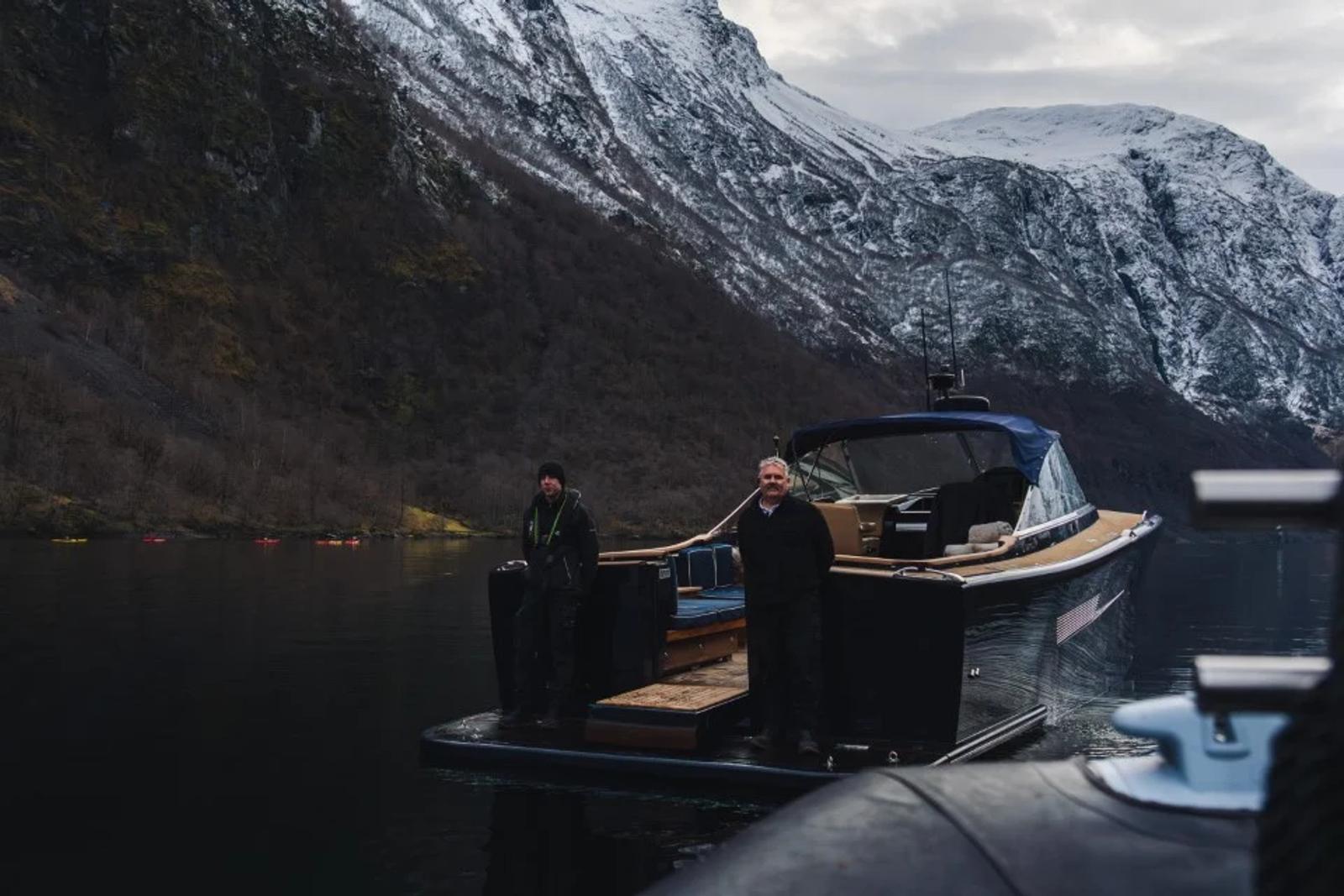 ARCTIC — norway tender crew