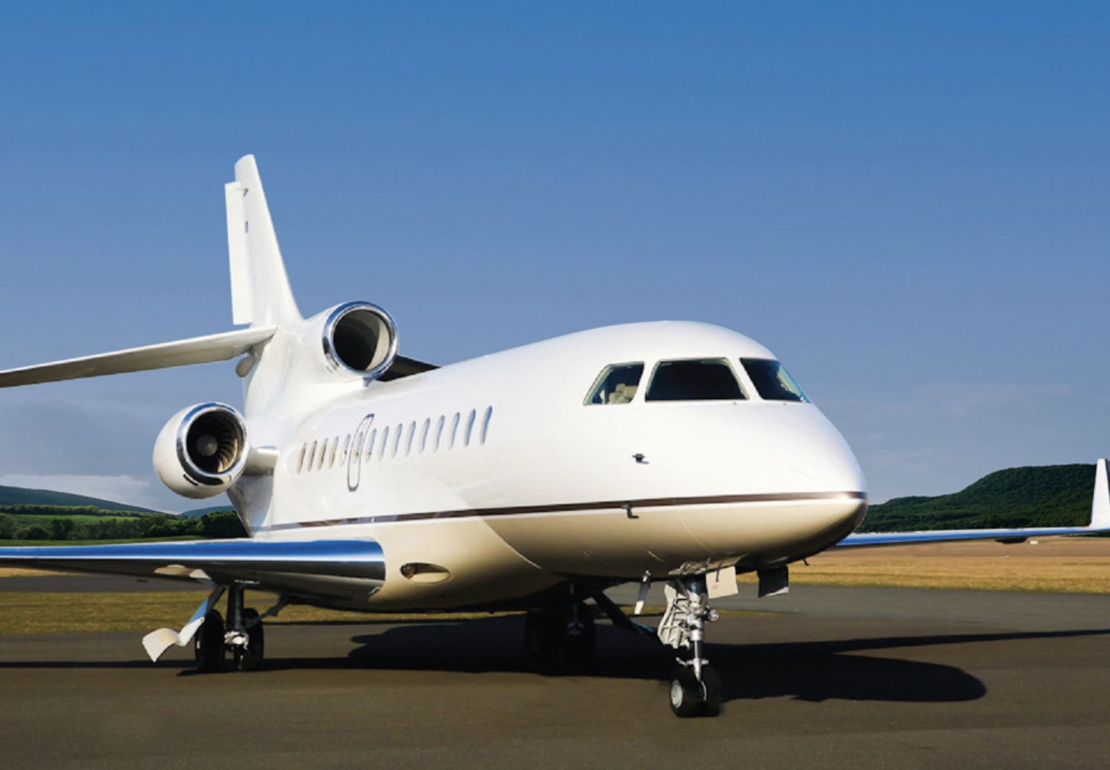 Dassault Falcon 7X, a heavy jet private jet available for charter with ORRAIA