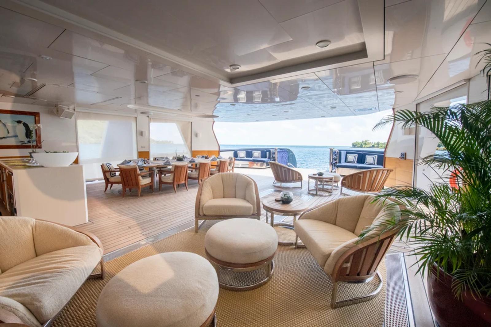 ARCTIC — beach club lounge wide