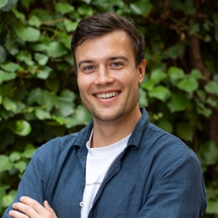 A photo of William Barber. Bouzouki enthusiast, Shopify expert and Web Developer