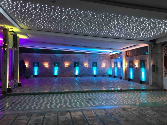 Décoration de mariage élégante à la Salle des Fêtes Al Bahja à Fès