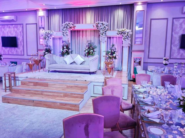 Intérieur de la salle de mariage Palais Annakhil à Témara, Maroc