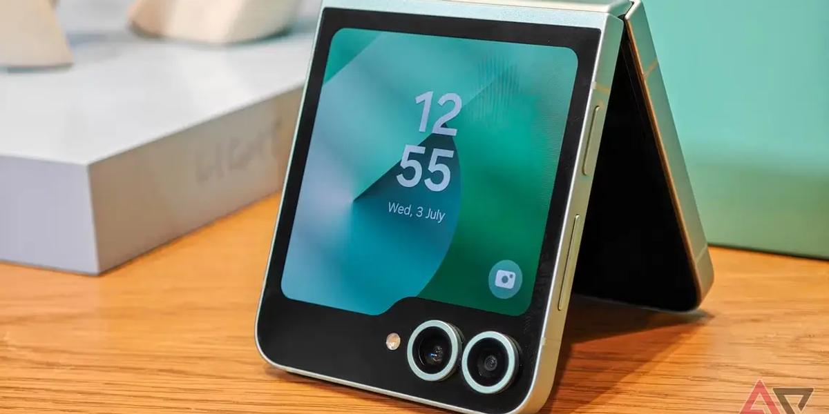 דליפה מאשרת: Galaxy Z Flip 7 ו־Flip 7 FE נחשפו רגע לפני ההשקה