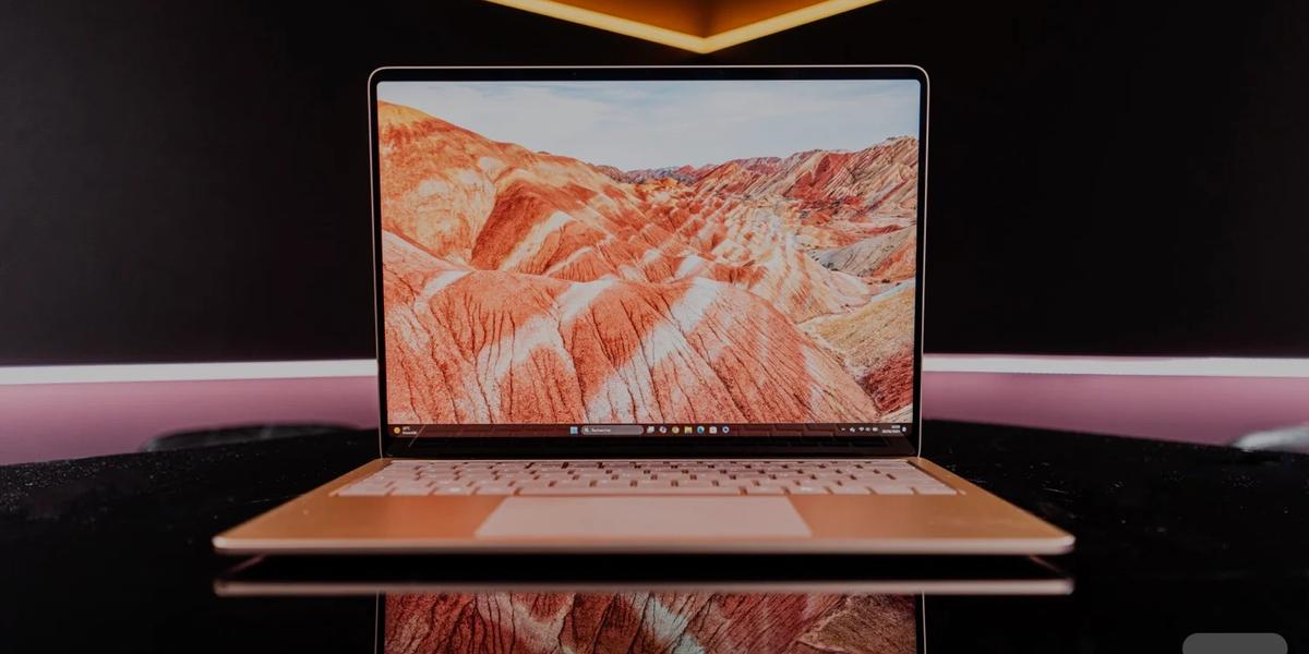 Microsoft טוענת כי מחשבי Copilot+ מהירים יותר מ-MacBook Air – האם זה באמת נכון?