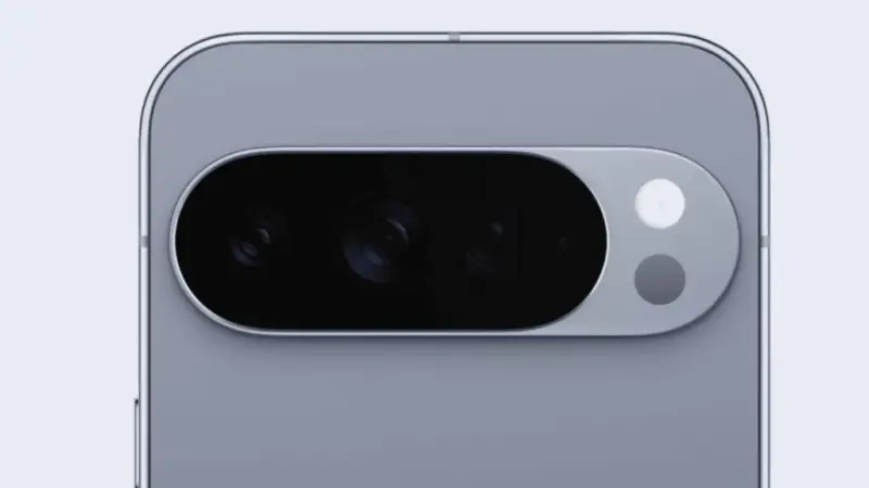 Triple camera layout