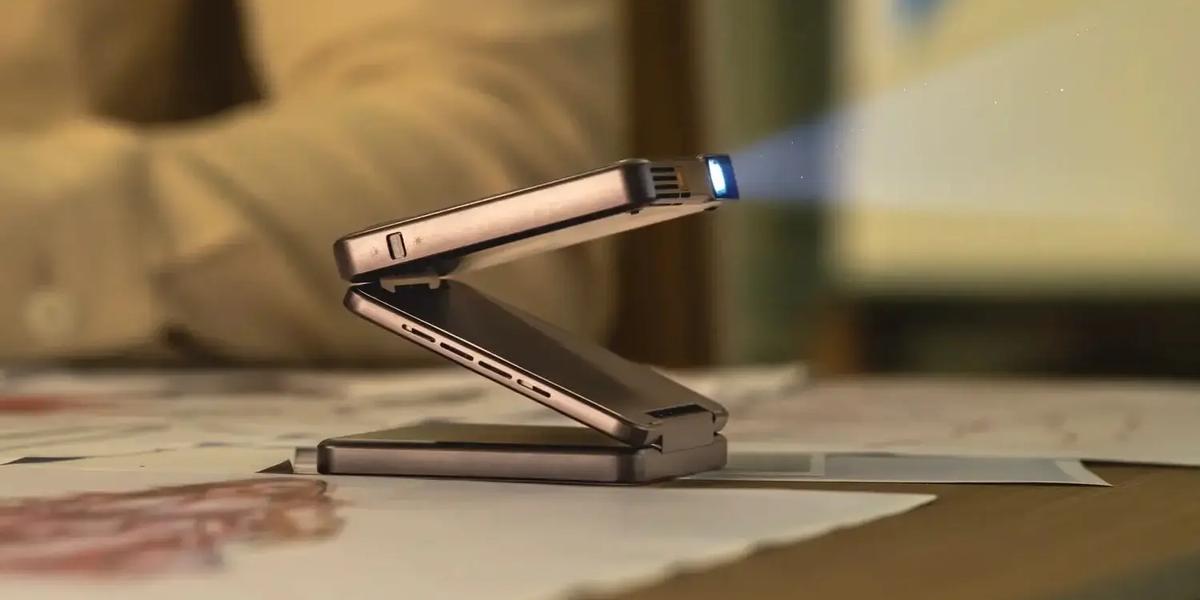 Aurzen Zip: המקרן הנייד שמתקפל לשלושה