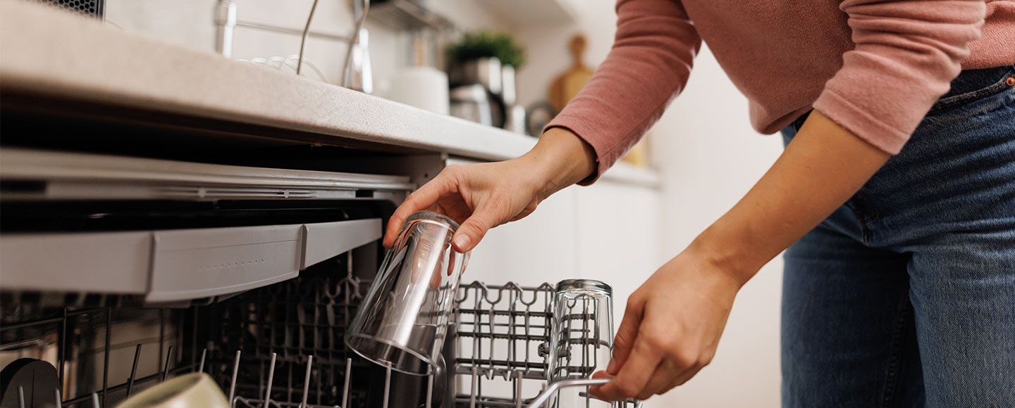 Tablette ou Gel, comment choisir son produit lave-vaisselle ?  