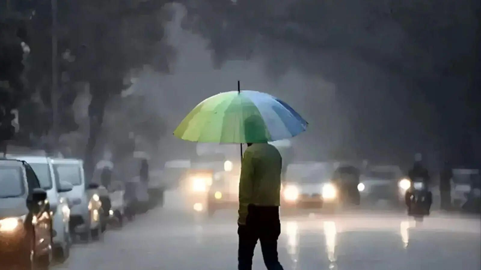 उत्तर प्रदेश में आज 63 जिलों में आंधी-बारिश का अलर्ट, हवाओं की गति 70 किमी/घंटा