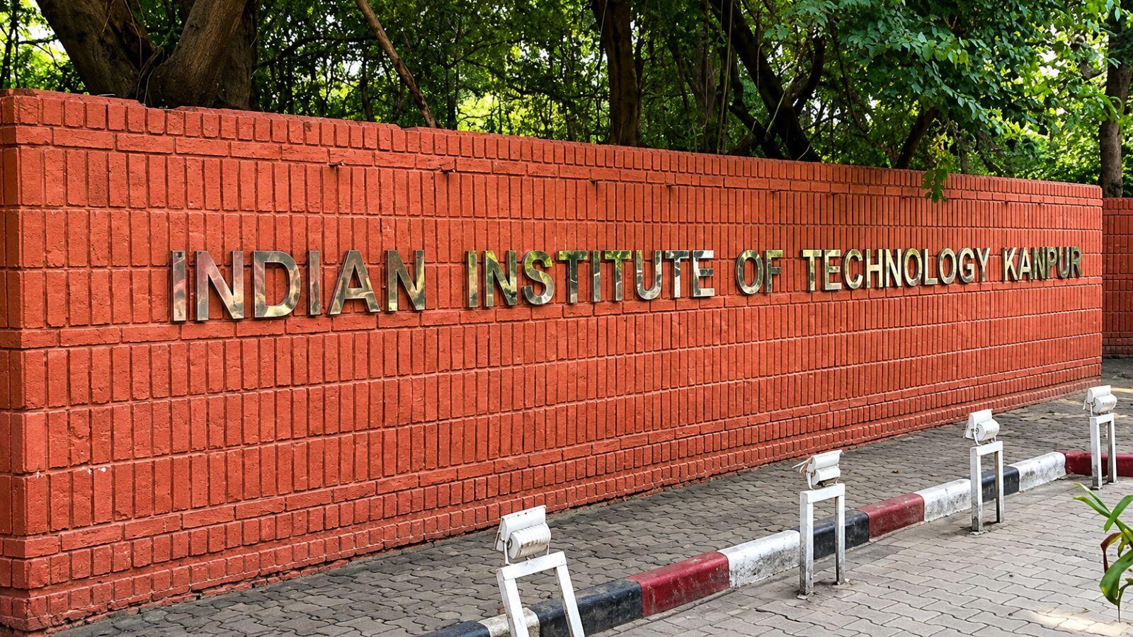 IIT कानपुर के प्रोफेसर के विरुद्ध पत्नी द्वारा PhD छात्रा से अवैध संबंधों का आरोप, FIR दर्ज