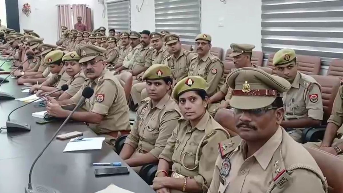 कानपुर में 150 से अधिक पुलिसकर्मियों ने सीखी सांकेतिक भाषा, मूक-बधिर नागरिकों की सहायता के लिए उठाया गया महत्वपूर्ण कदम