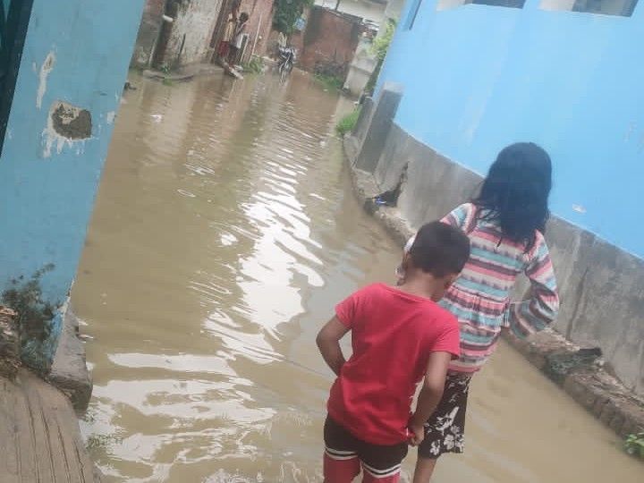 रायबरेली के परशदेपुर में भारी बारिश से उत्पन्न जलभराव की समस्या
