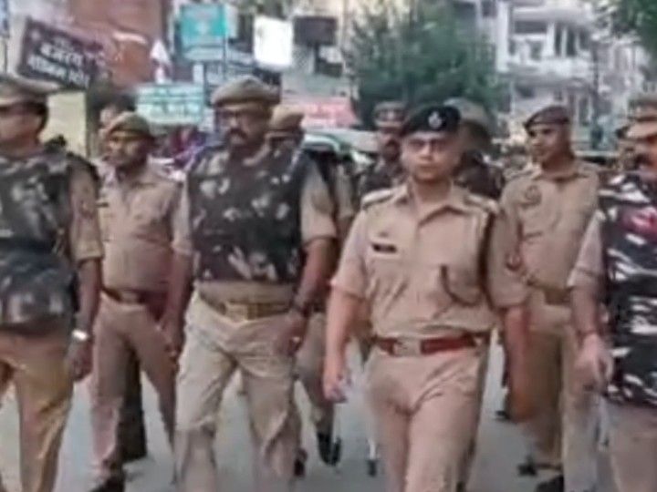कानपुर में आगामी त्योहारों के मद्देनजर पुलिस विभाग पूरी तरह से अलर्ट मोड पर; डीसीपी पश्चिम के नेतृत्व में कल्याणपुर-पनकी मार्ग पर की गई सघन चेकिंग
