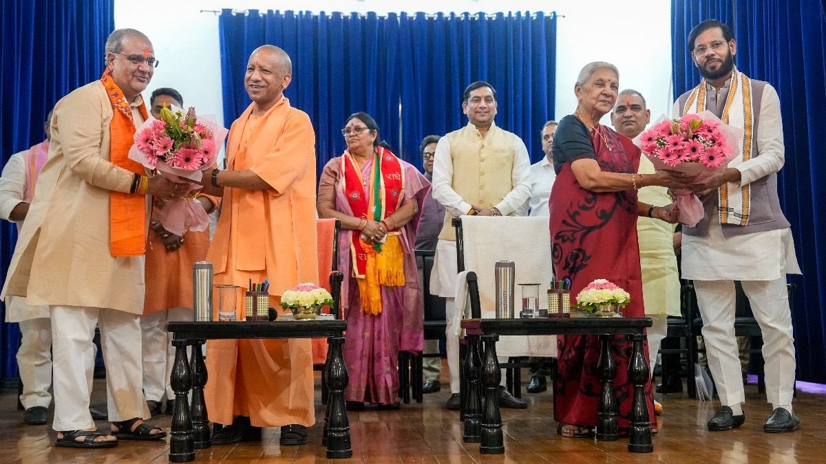 उत्तर प्रदेश में मंत्रालय आवंटन: योगी आदित्यनाथ के नेतृत्व में सरकार ने विभागों का पुनर्वितरण किया, जिससे राजनीतिक समीकरणों में फेरबदल हुआ