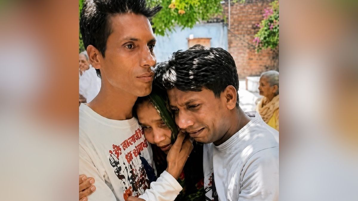 12 साल बाद मां को जीवित देख बेटे के सीने से लगा रोया, कहा 'माफ कर देना'