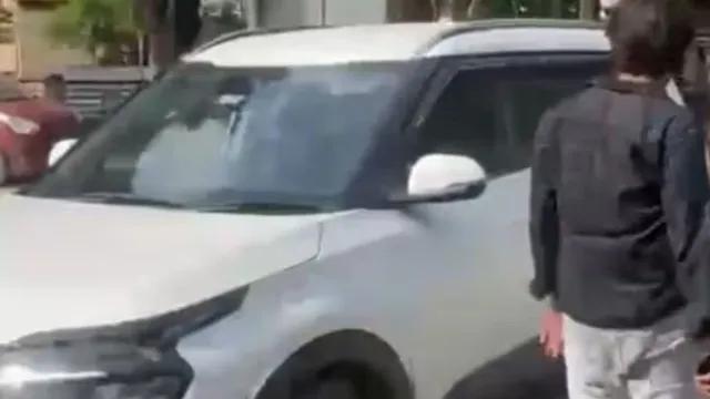 लखनऊ में युवती से छेड़खानी का मामला: पुलिस की गाड़ी में सवार लोगों ने दो किलोमीटर तक किया पीछा