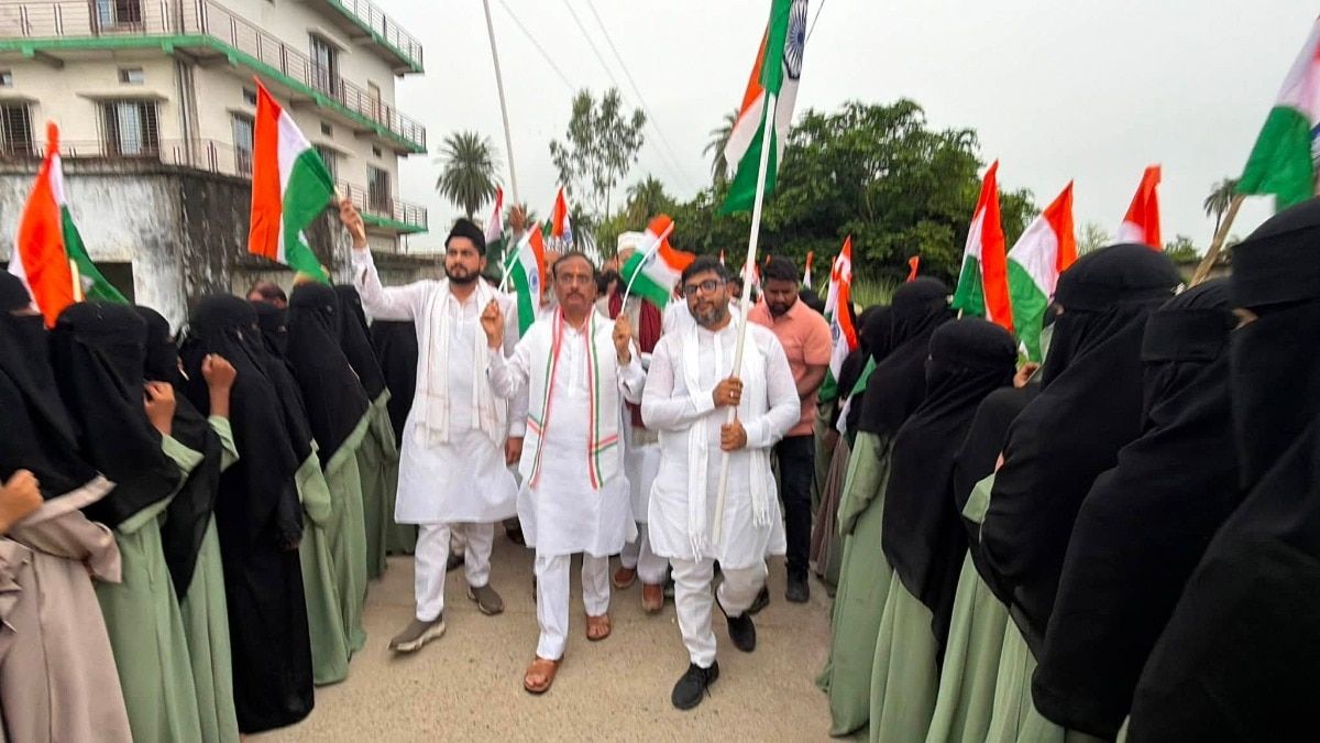 उत्तर प्रदेश में मुस्लिम महिलाओं के राजनीतिक दृष्टिकोण में परिवर्तन: बुर्के के साथ तिरंगे का मेल