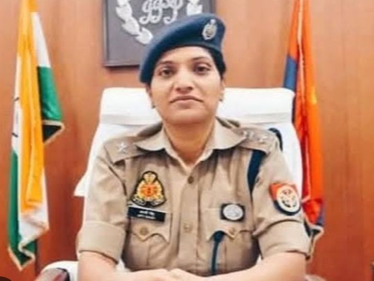 फर्रुखाबाद के पुलिस अधीक्षक द्वारा 11 पुलिसकर्मियों की तैनाती में बदलाव: एक निरीक्षक को लाइन हाजिर किया गया, शेष 10 को सौंपी गई नई जिम्मेदारी
