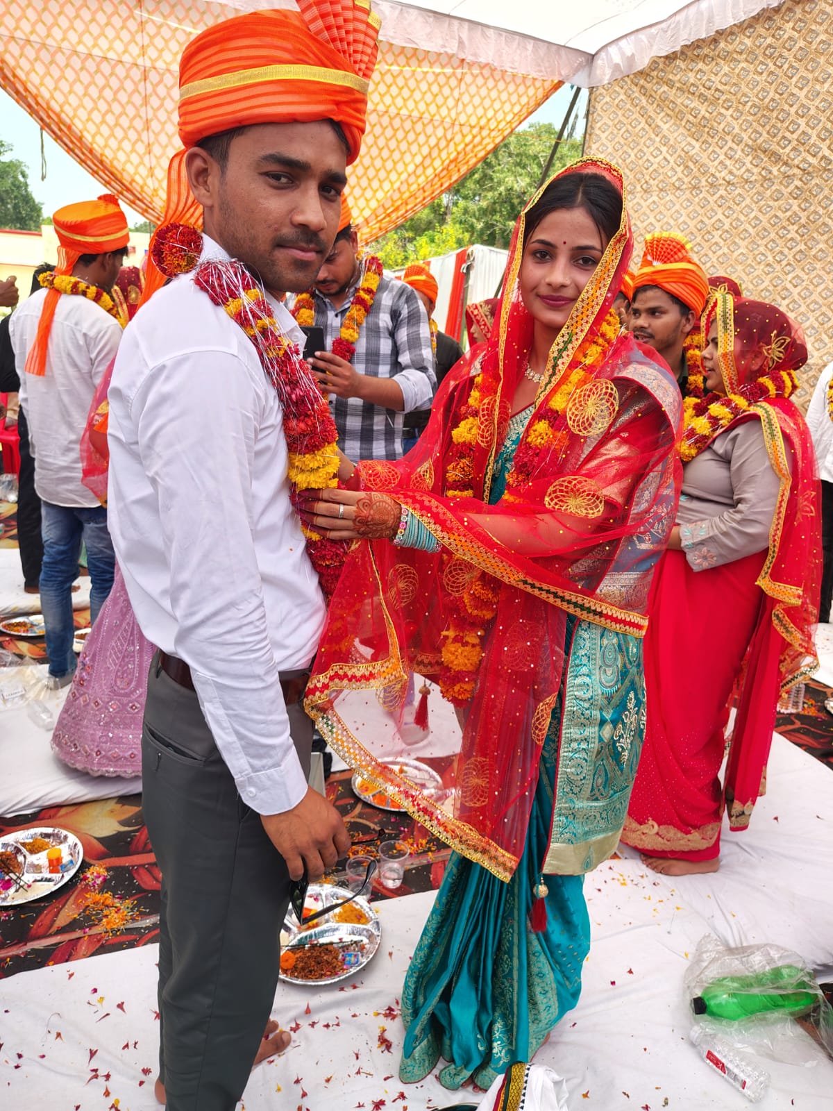 *98 जोड़ों का सामूहिक विवाह संपन्न, श्रमिक परिवारों को मिला सामाजिक व आर्थिक संबल* --------